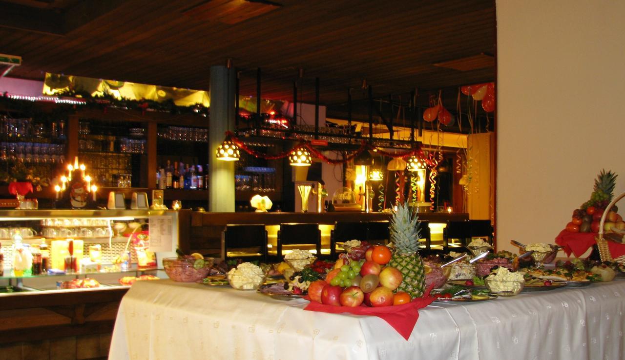 Hotel Alpinum Treffen Bagian luar foto