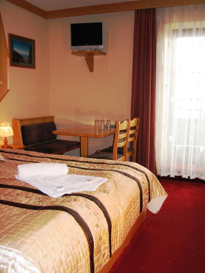 Hotel Alpinum Treffen Bagian luar foto