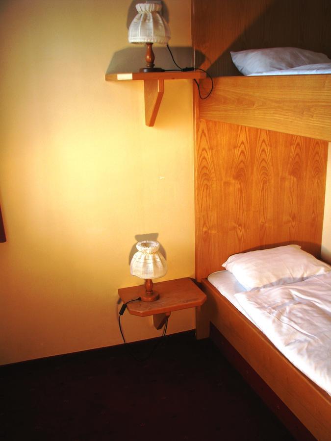 Hotel Alpinum Treffen Bagian luar foto