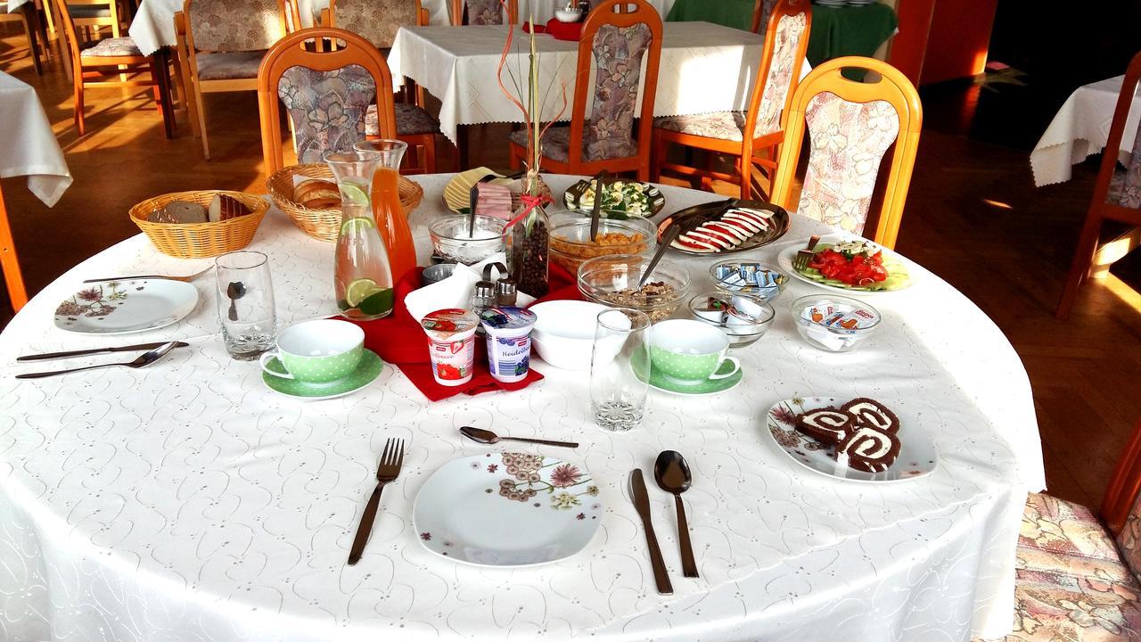 Hotel Alpinum Treffen Bagian luar foto