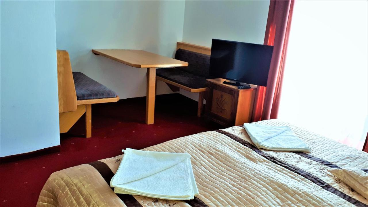 Hotel Alpinum Treffen Bagian luar foto