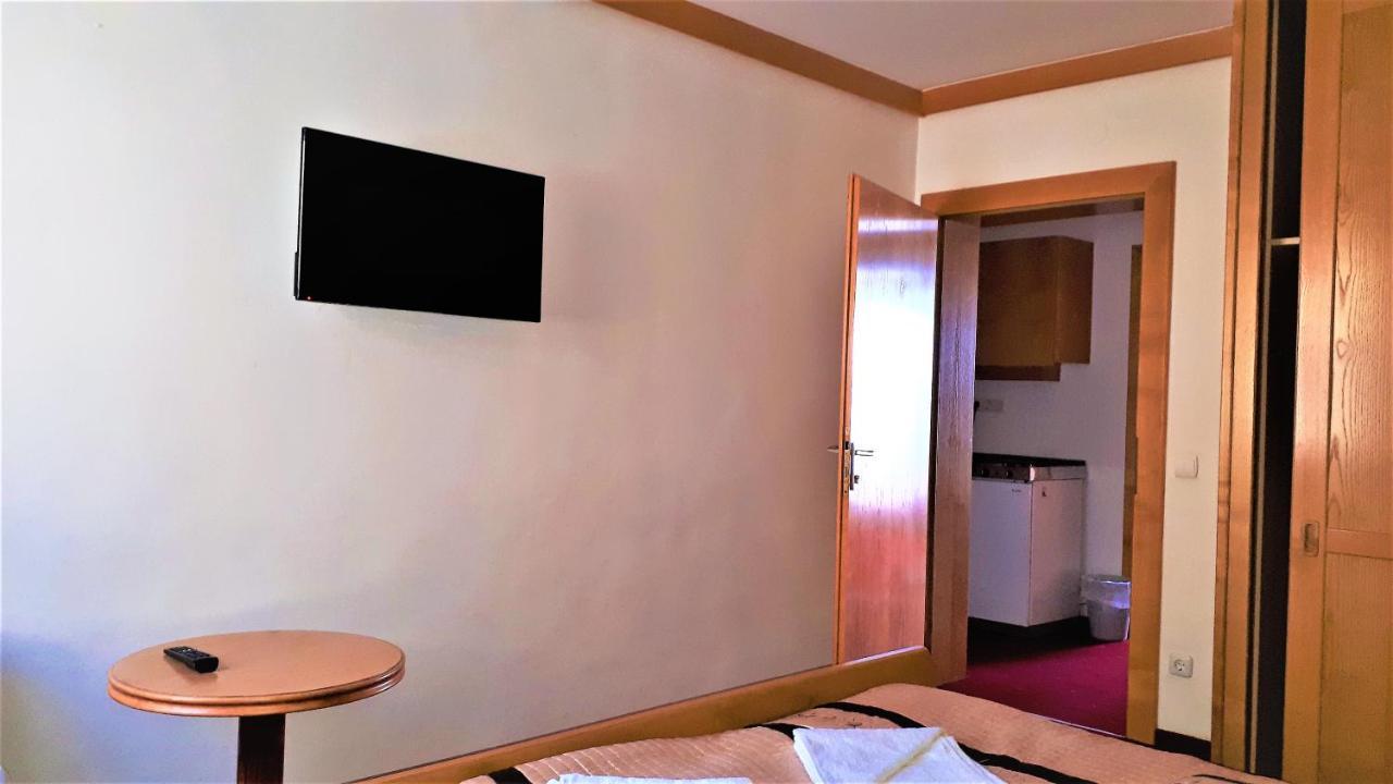 Hotel Alpinum Treffen Bagian luar foto
